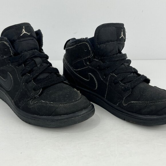 Nike Air Jordan Kids Size 1 EU 32 Black Mid Top Lace Up Round Toe Flat Heel - Picture 1 of 6